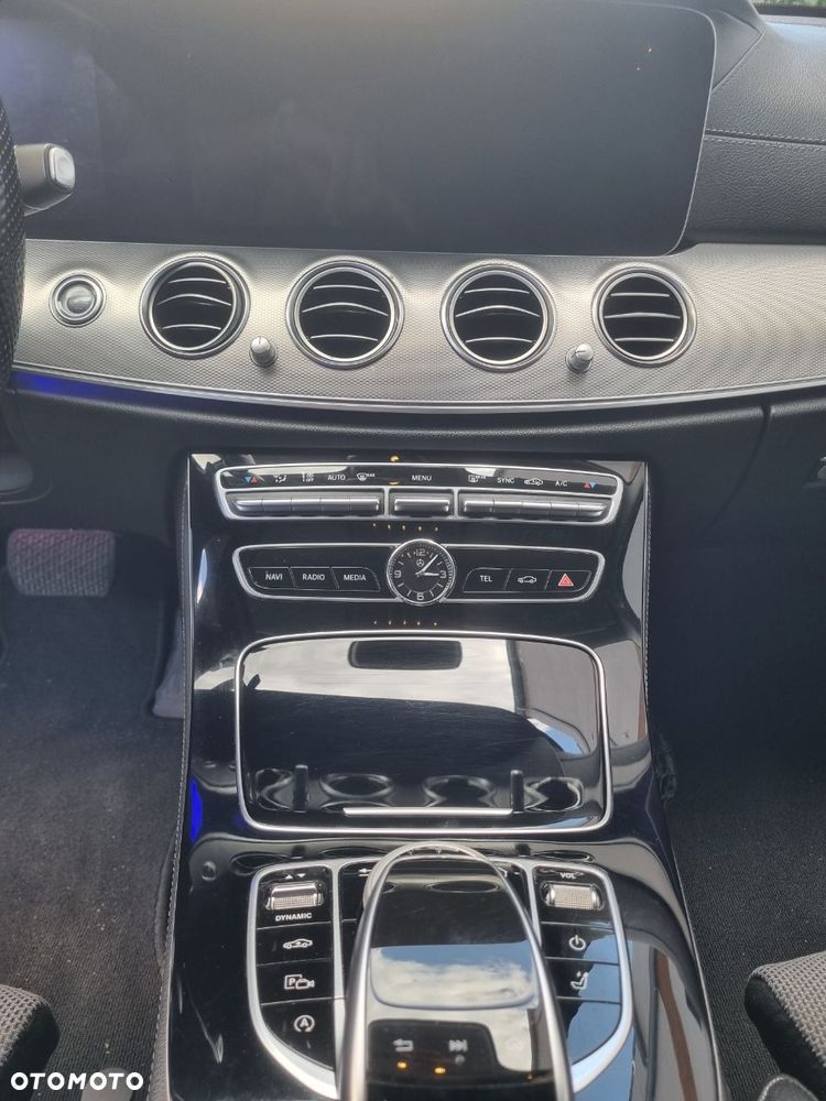 Mercedes-Benz Klasa E 220 d 4-Matic Business Edition 9G-TRONIC - 19