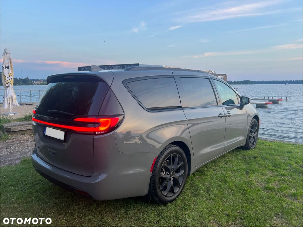 Chrysler Pacifica - 8