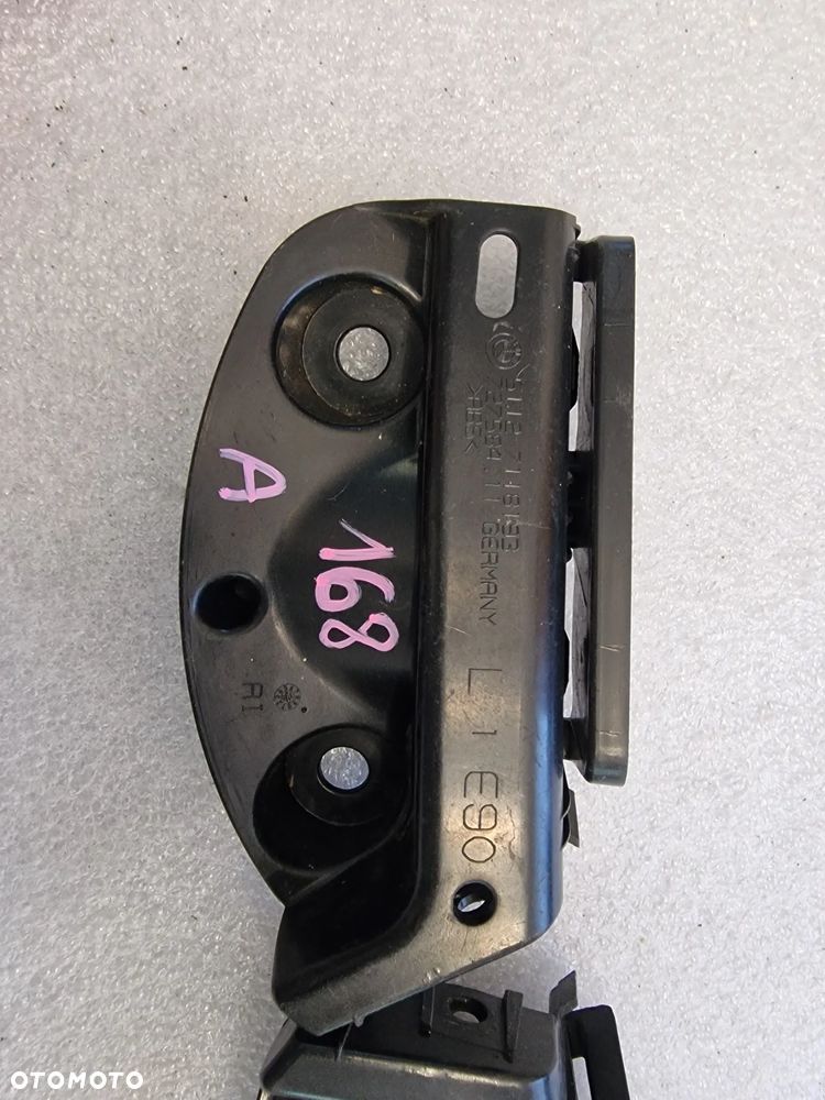 BMW E90 , E90 LIFT 04-12 LEWY ŚLIZG POD LAMPE / MOCOWANIE LAMPY TYLNEJ TYŁ , NR 51127118193 , NR AUKCJI MS168 - 2