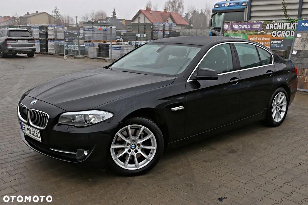 BMW Seria 5 528i - 2