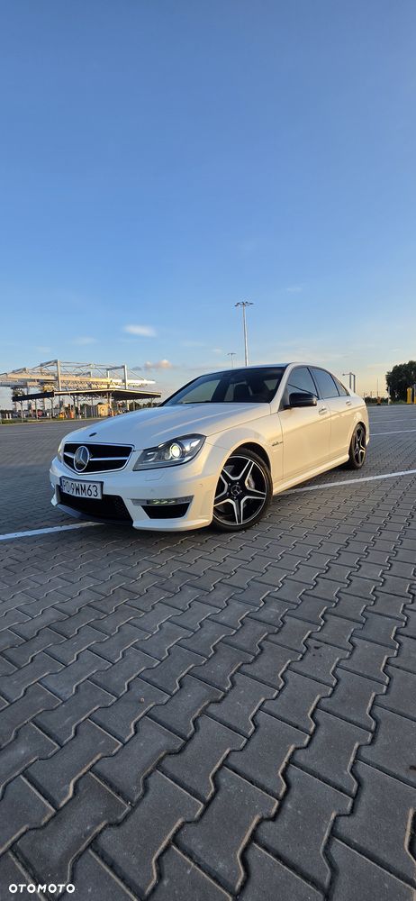 Mercedes-Benz Klasa C 63 AMG - 29