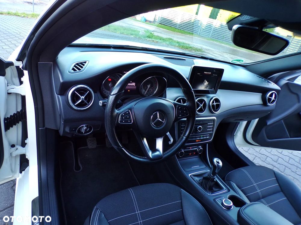 Mercedes-Benz CLA 180 UrbanStyle Edition - 15