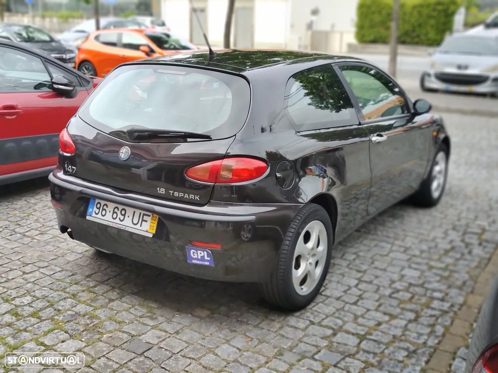 Alfa Romeo 147 1.6 TS Distinctive - 10