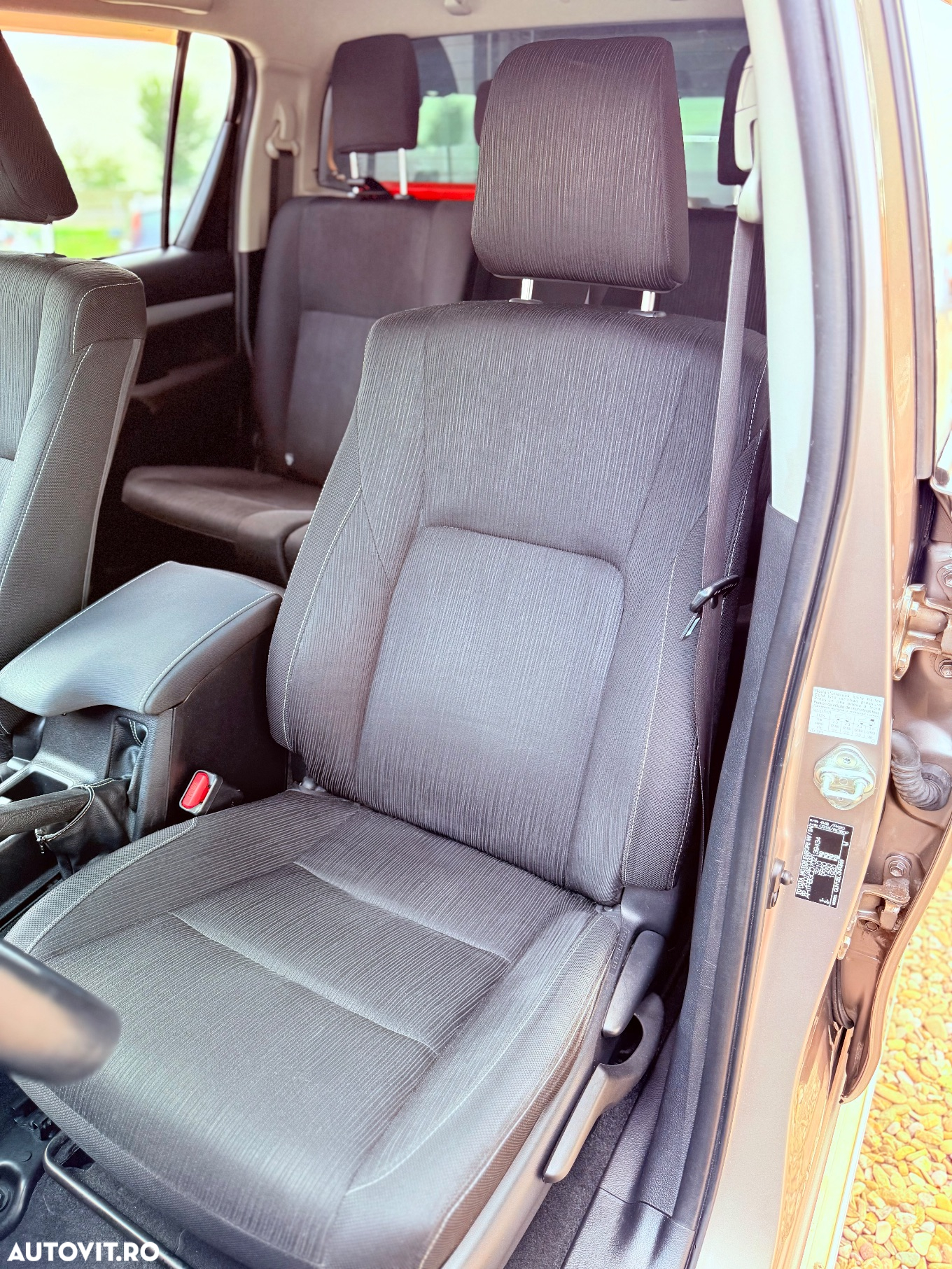 Toyota Hilux 2.4D 150CP 4x4 Double Cab 6MT Comfort - 11