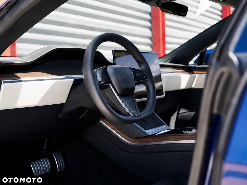 Tesla Model S - 12