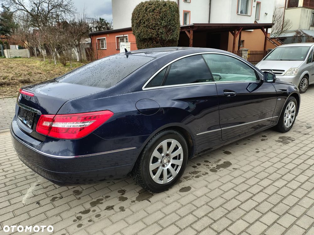Mercedes-Benz Klasa E 250 CGI Coupe BlueEFFICIENCY Automatik Avantgarde - 11