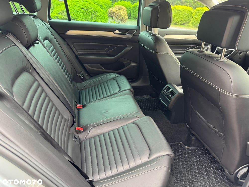 Volkswagen Passat Variant 2.0 TDI EVO Elegance DSG - 18