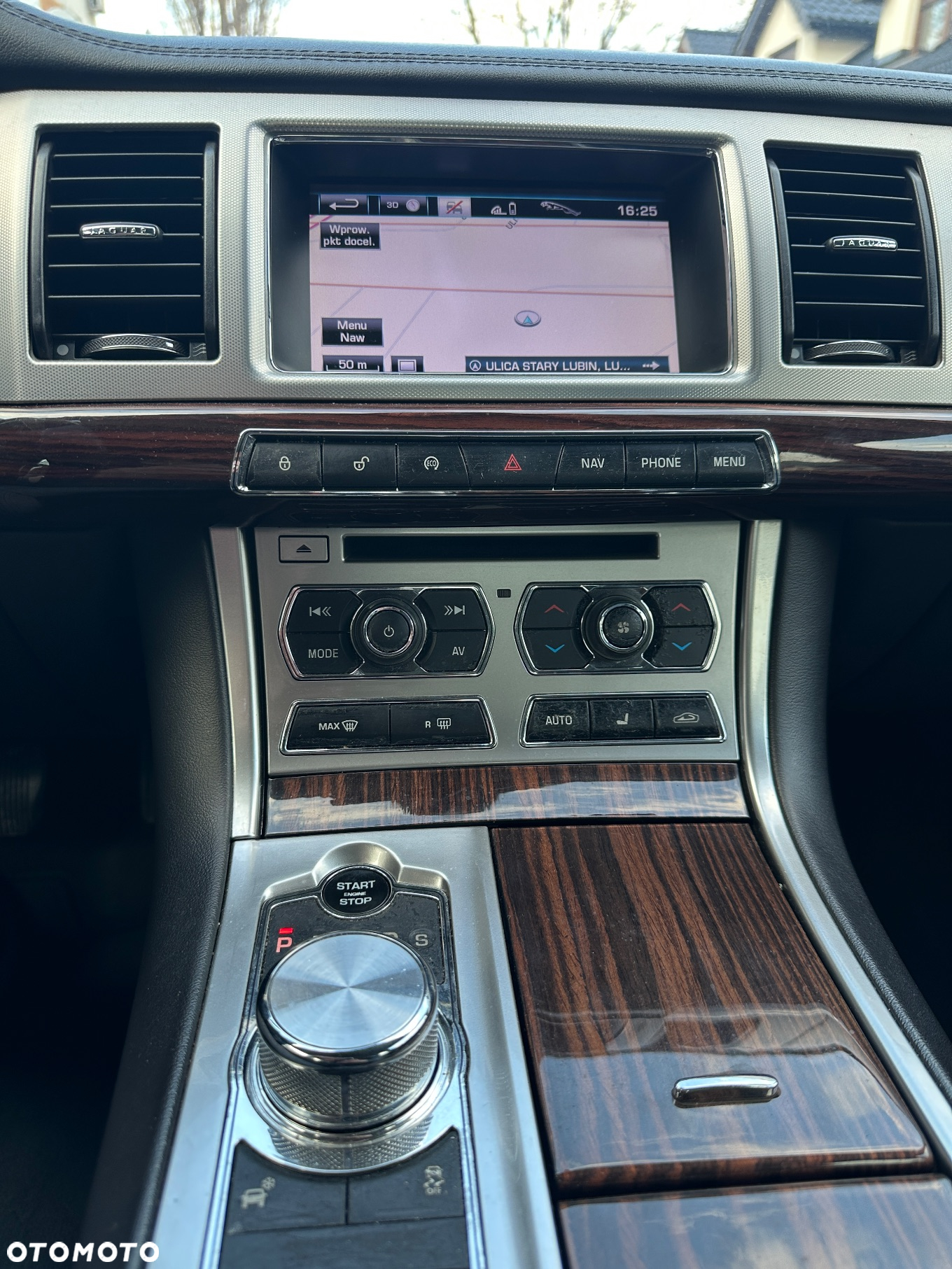 Jaguar XF 2.2 D Premium Luxury - 28