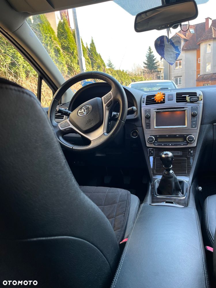 Toyota Avensis 1.8 Premium - 10