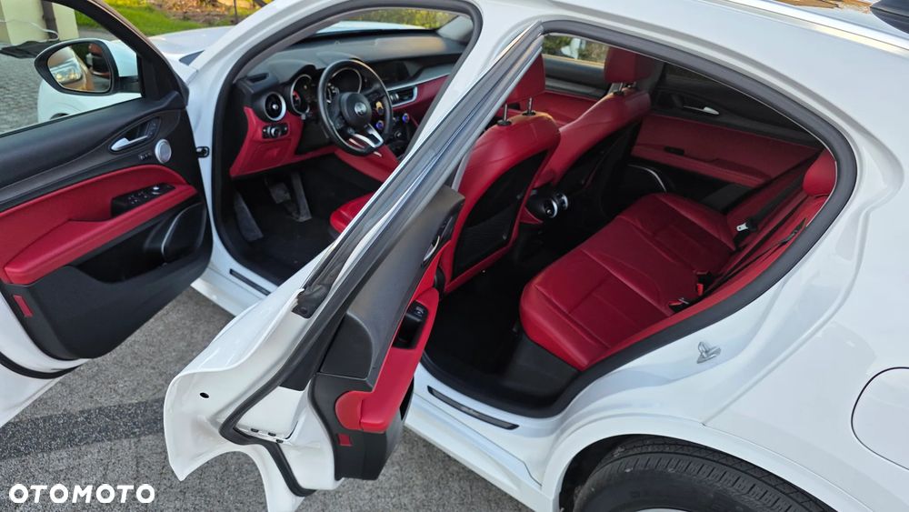 Alfa Romeo Stelvio 2.0 Turbo 16V AT8-Q4 Ti - 13