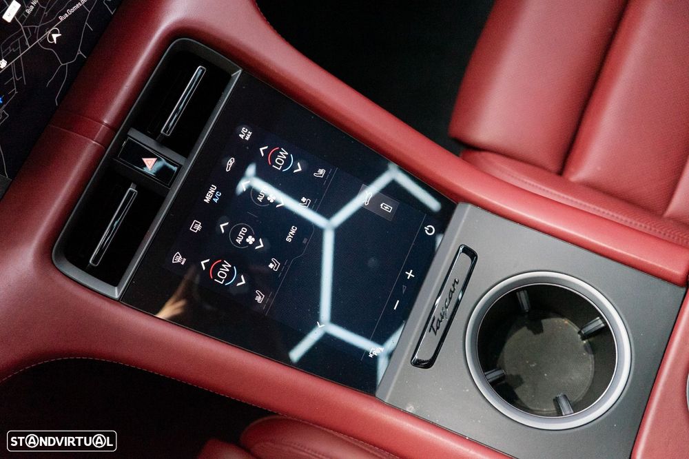 Porsche Taycan 4S - 33