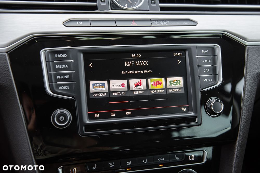 Volkswagen Passat Variant 2.0 TDI SCR DSG Highline - 22