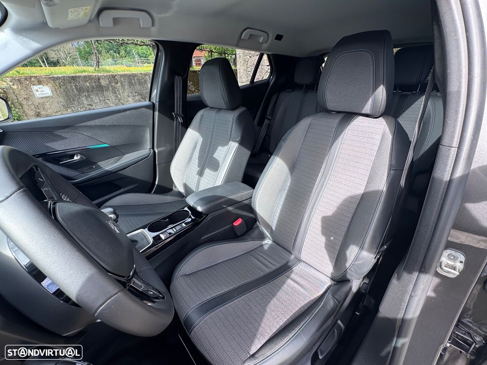 Peugeot 2008 1.2 PureTech Allure - 12