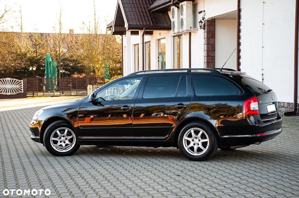 Skoda Octavia 1.6 Combi Tour - 17