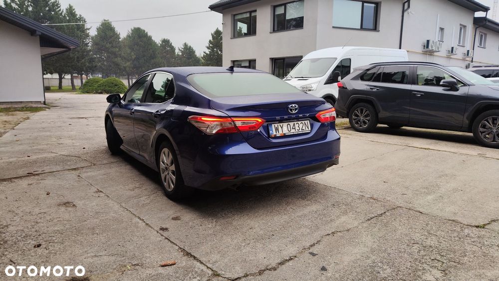 Toyota Camry - 4