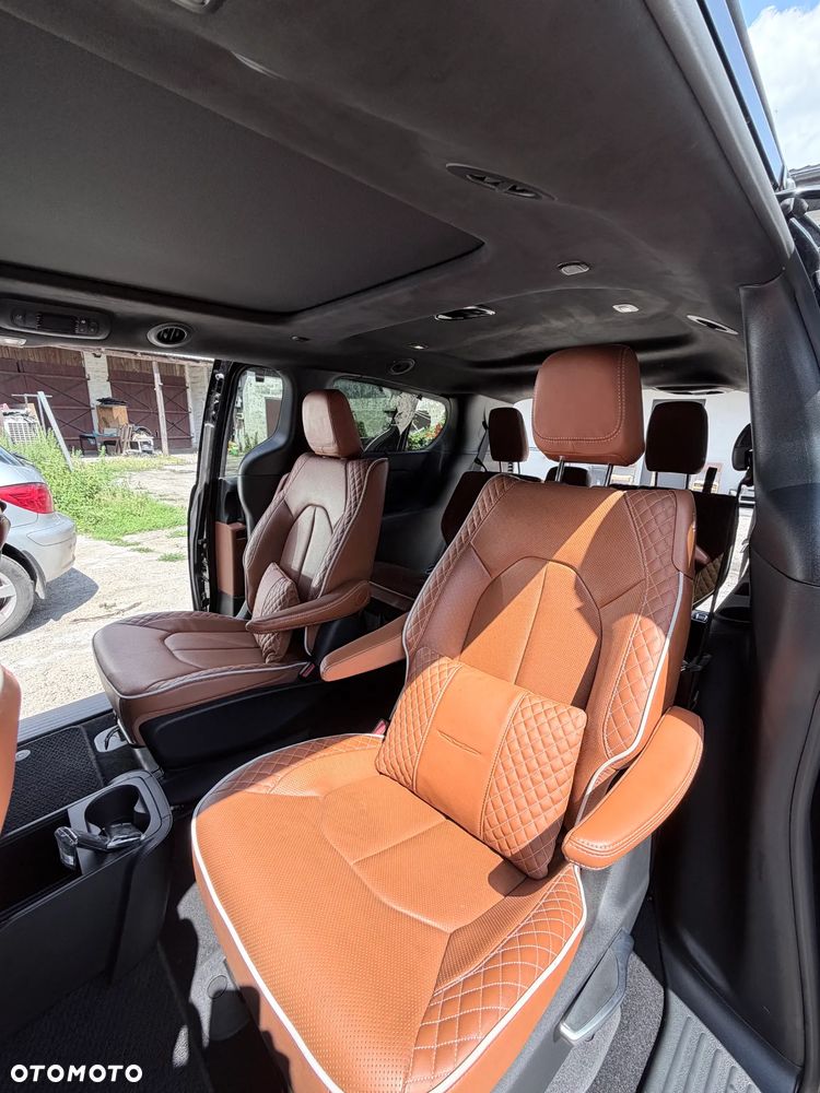 Chrysler Pacifica - 16