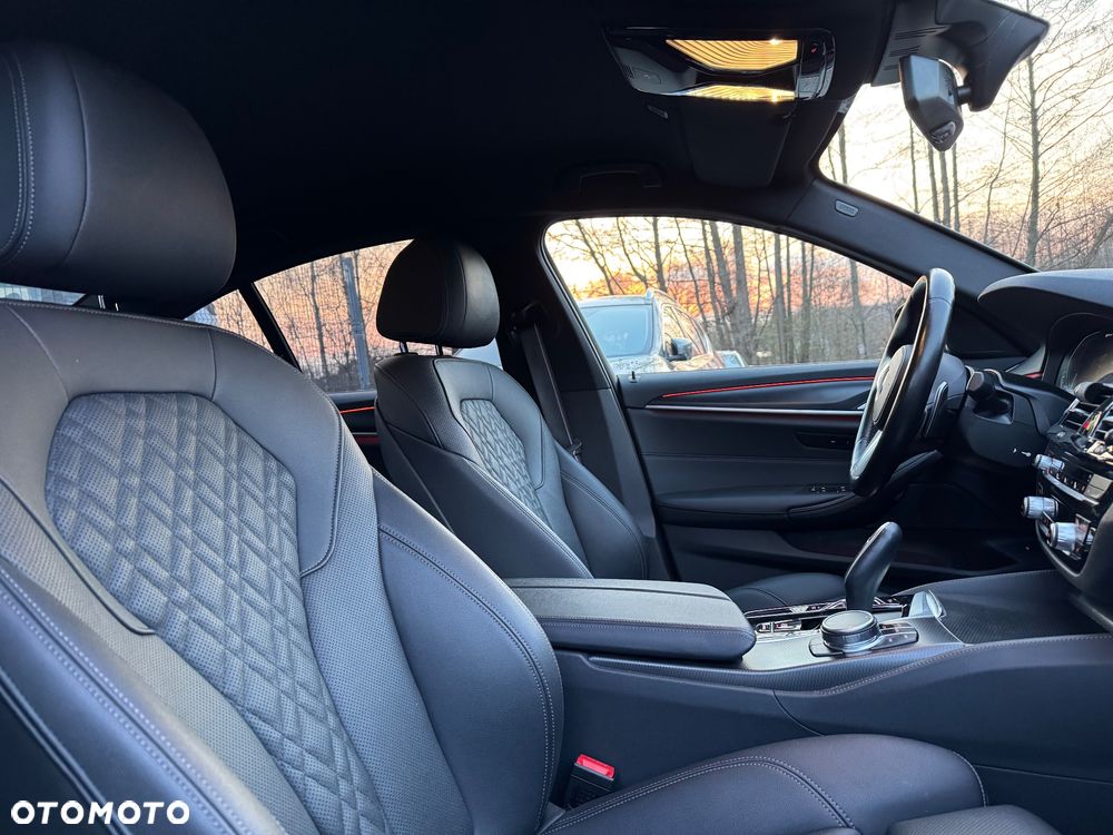 BMW Seria 5 530e xDrive M Sport Edition - 7