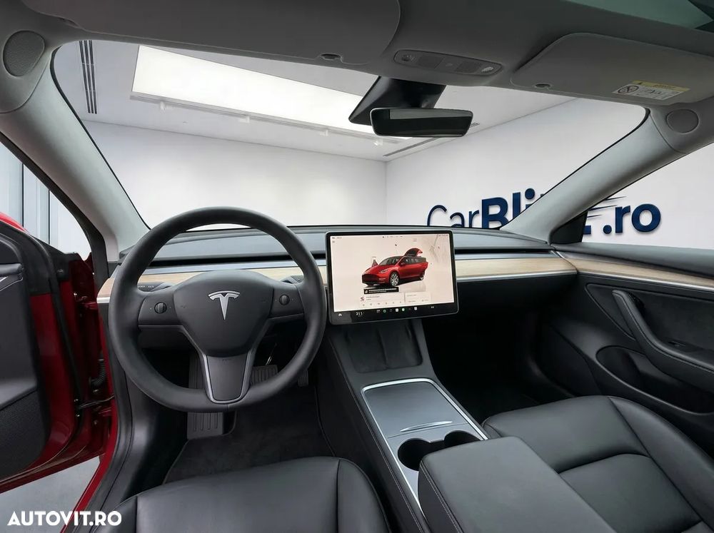 Tesla Model Y - 10