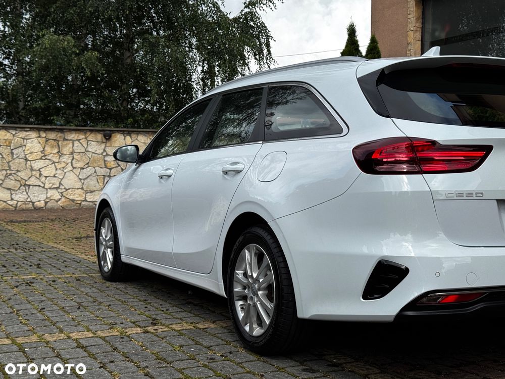 Kia Ceed 1.6 CRDi mHEV L DCT - 34