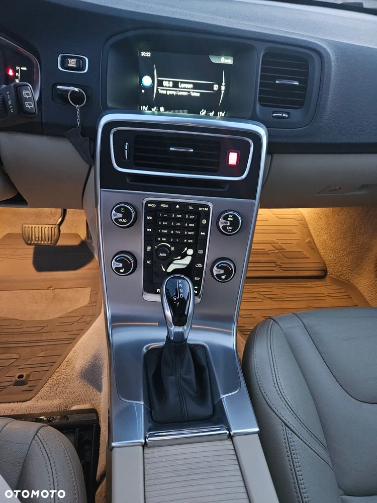 Volvo V60 D4 Geartronic Kinetic - 24