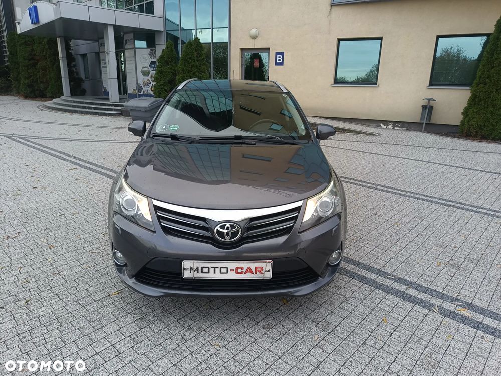 Toyota Avensis 2013 photo 2