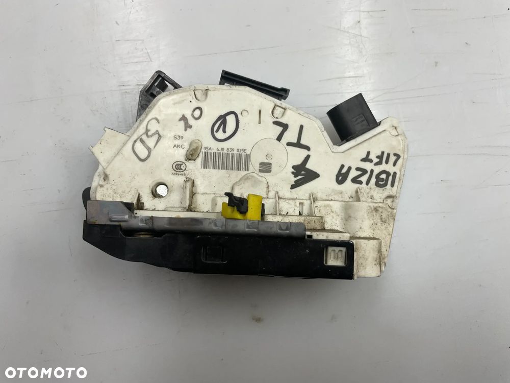 Zamek drzwi lewy tył Seat Ibiza IV 5D LIFT 6J0839015E - 1