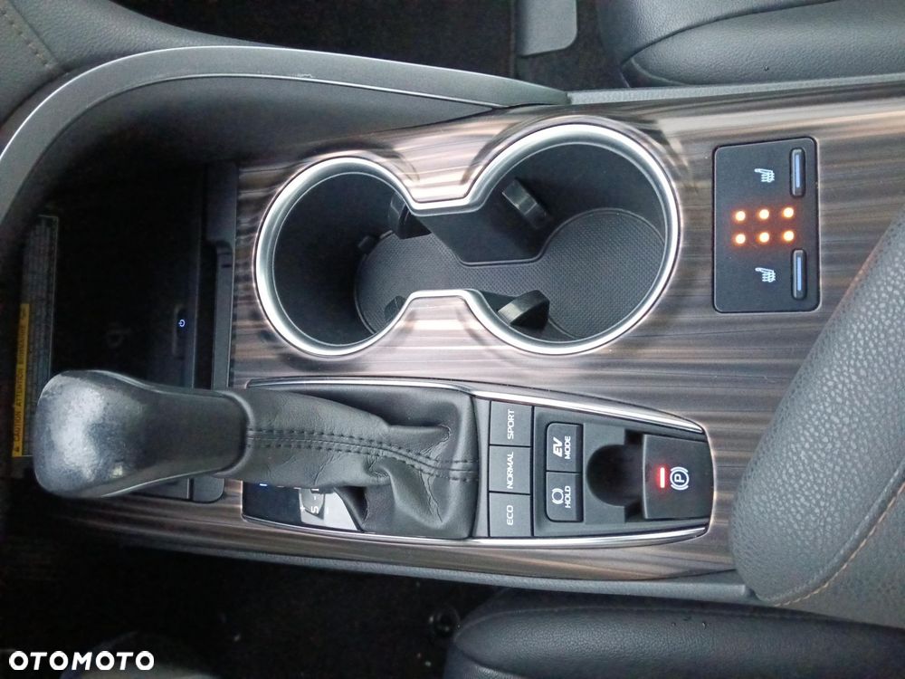 Toyota Camry 2.5 Hybrid Executive CVT - 23