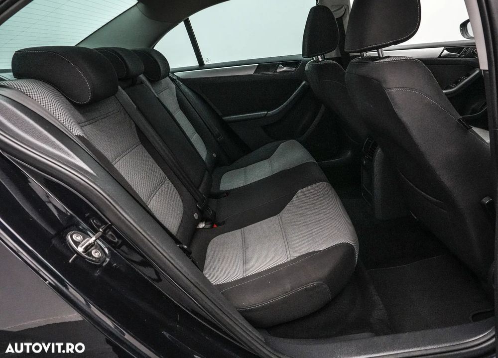 Volkswagen Jetta - 16