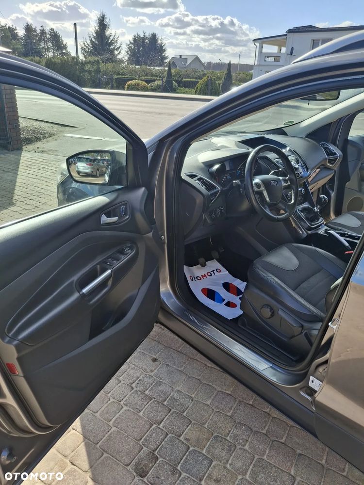 Ford Kuga 1.6 EcoBoost 2x4 Titanium - 9