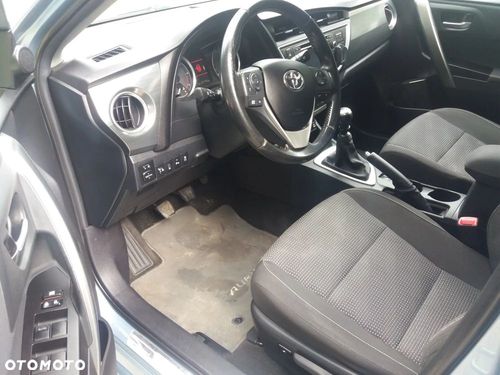 Toyota Auris 2.0 D-4D Dynamic - 9
