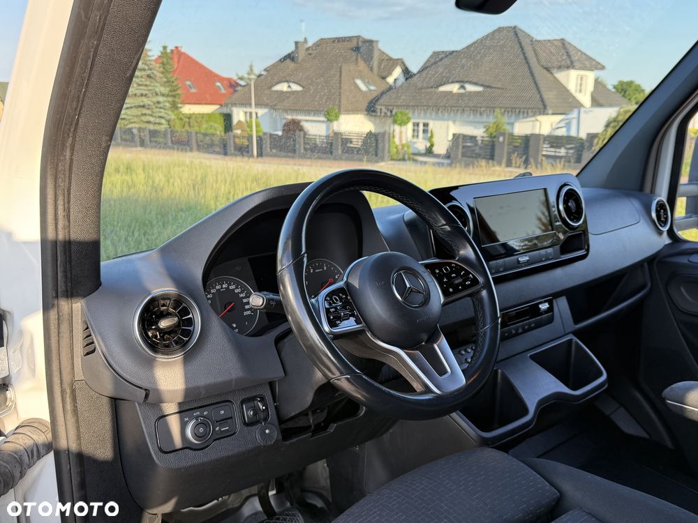 Mercedes-Benz Sprinter - 20