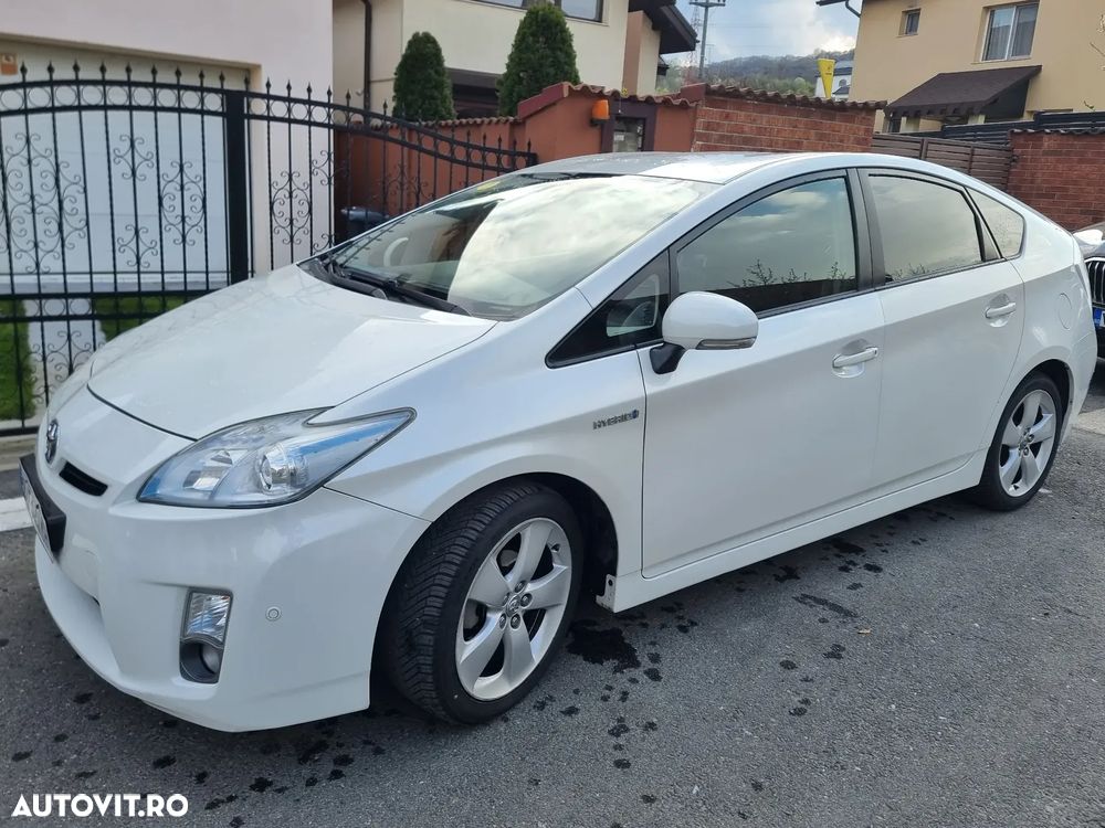 Toyota Prius (Hybrid) - 1