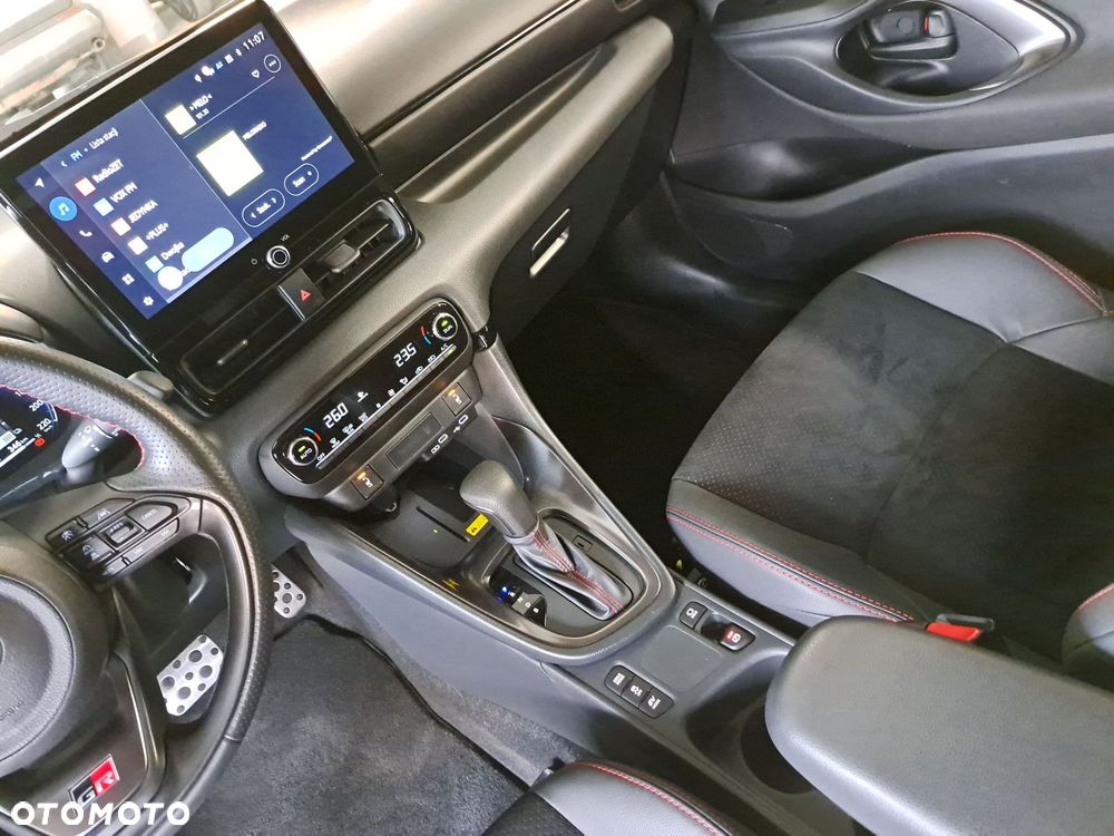 Toyota Yaris Hybrid 1.5 GR Sport - 29