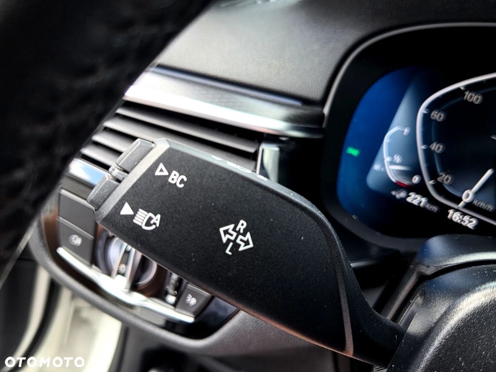 BMW Seria 5 530e xDrive M Sport sport - 23