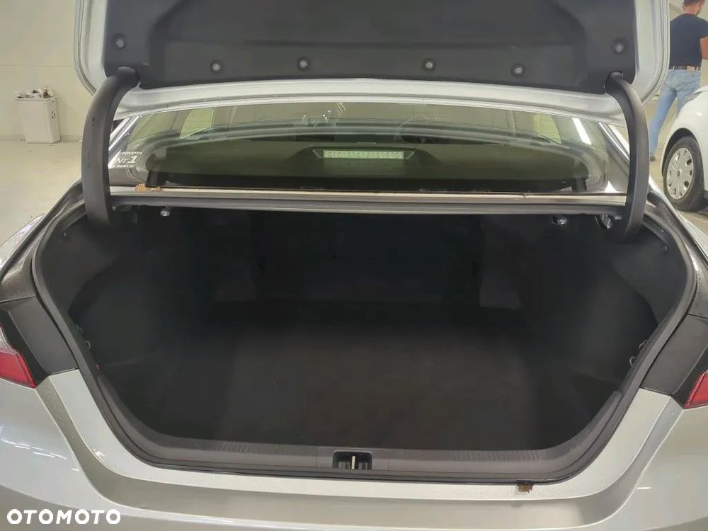 Toyota Camry 2.5 Hybrid Comfort CVT - 16