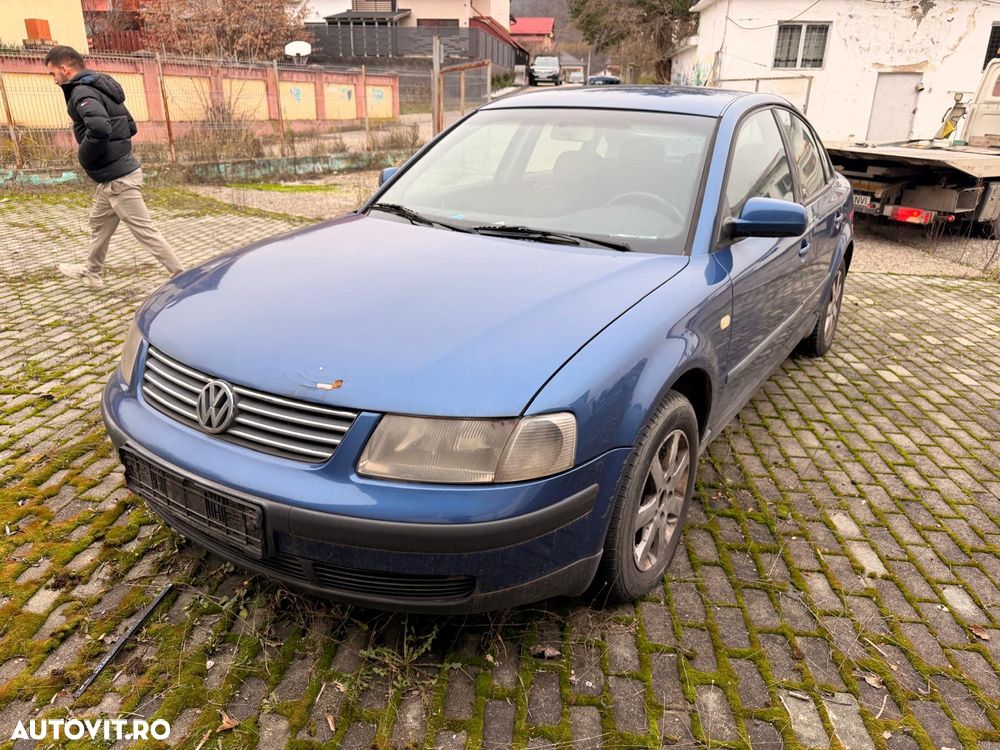 Volkswagen Passat 1.8 Comfortline - 2