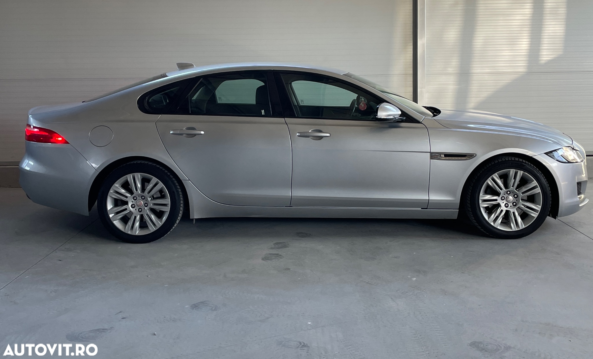 Jaguar XF 20d RWD Prestige - 15