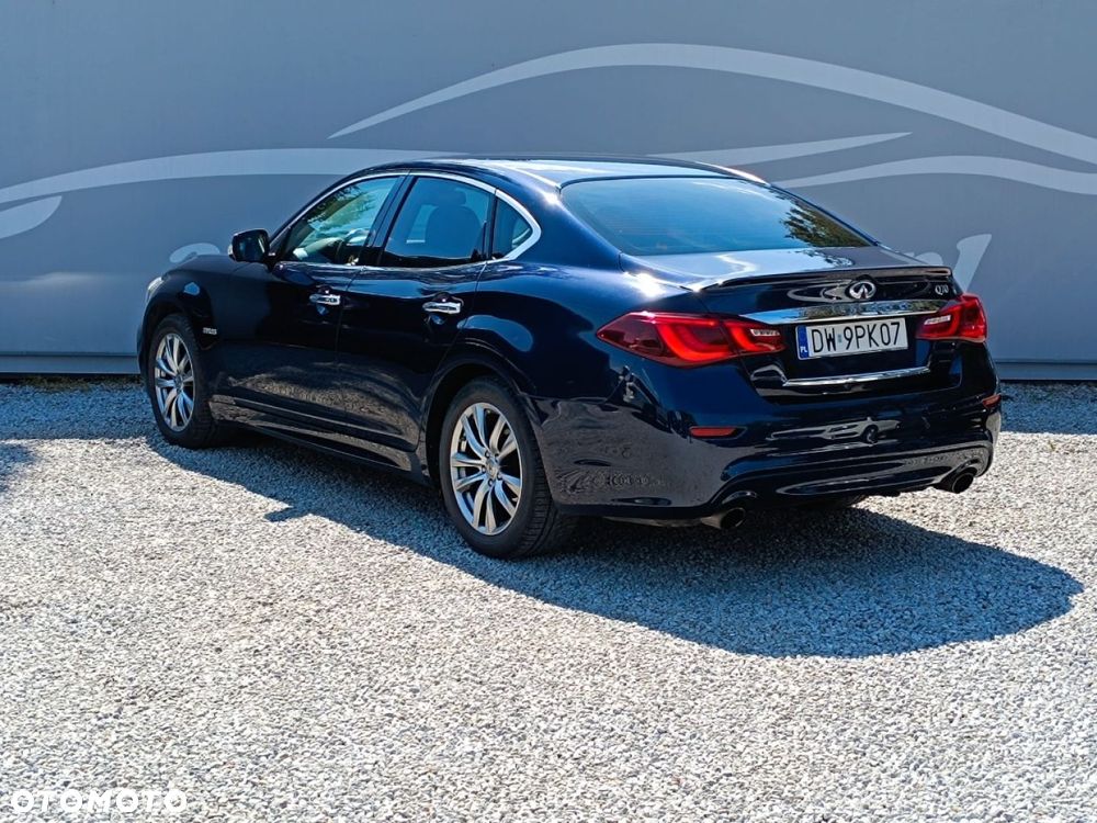 Infiniti Q70 - 24