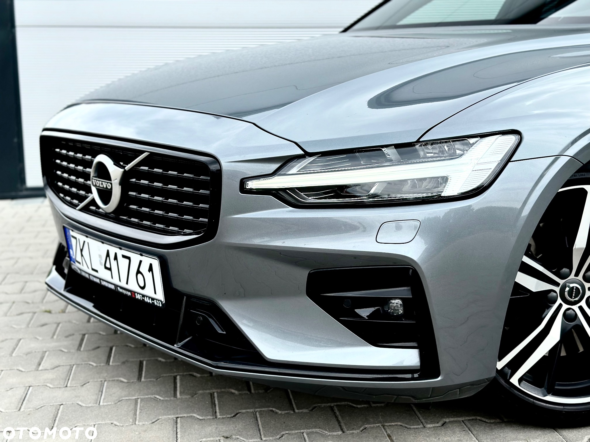 Volvo S60 T5 R-Design - 6