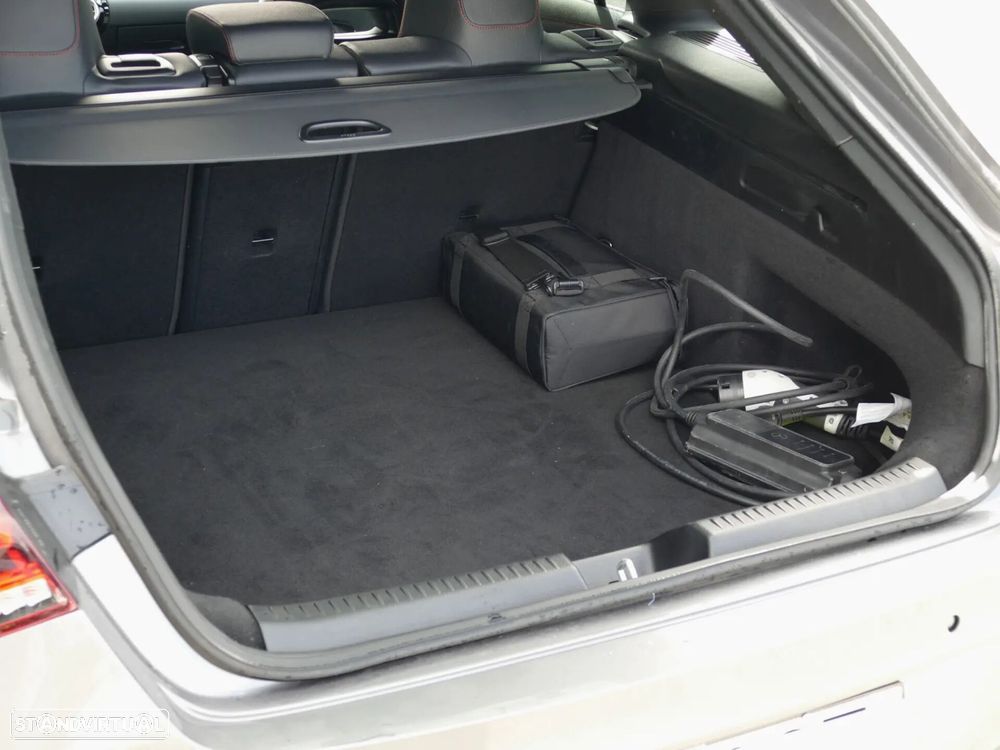 Mercedes-Benz CLA 250 e Shooting Brake AMG Line - 11