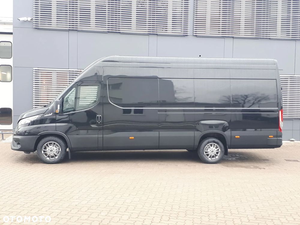 Iveco 35S18HA8V, dach 2,1m, czarny - 2