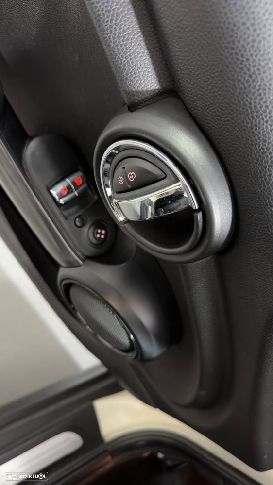 MINI 3 Portas One - 17