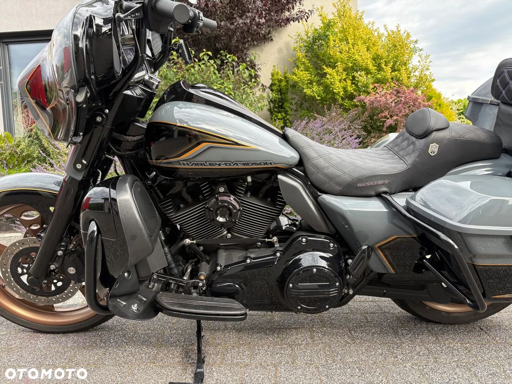 Harley-Davidson Touring Street Glide - 20