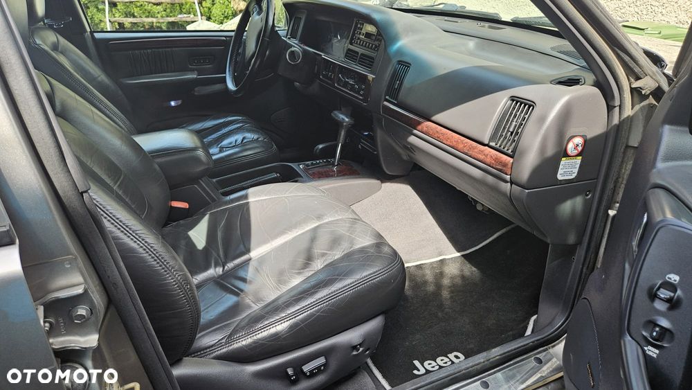 Jeep Grand Cherokee - 12