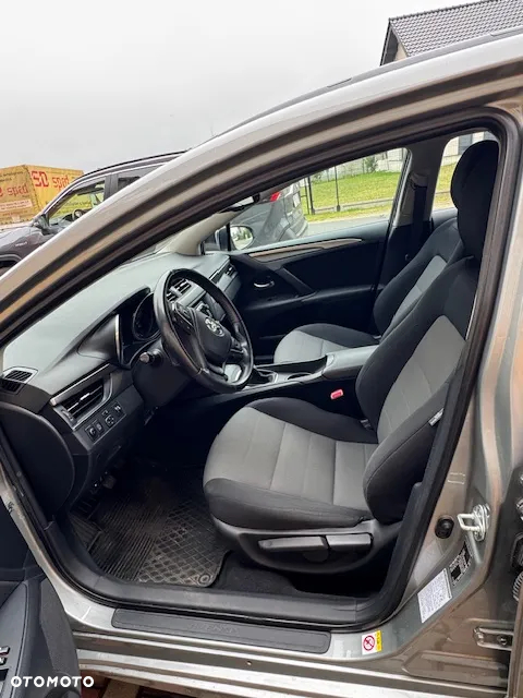 Toyota Avensis 1.6 D-4D Active - 8