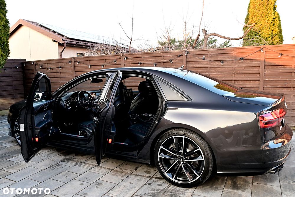 Audi S8 - 11