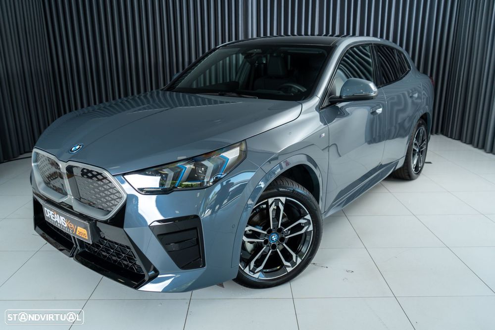 BMW iX2 eDrive20 Pack Desportivo M - 14