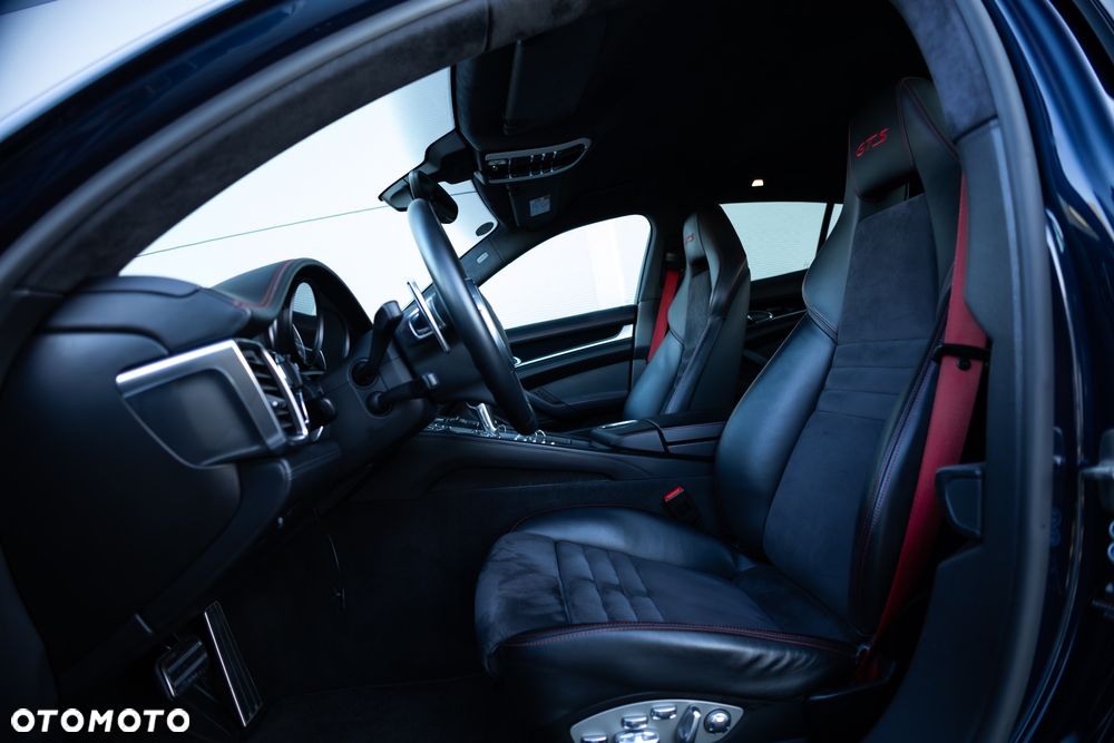 Porsche Panamera GTS PDK - 27