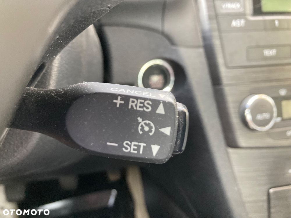 Toyota Avensis 2.0 Sol plus - 10