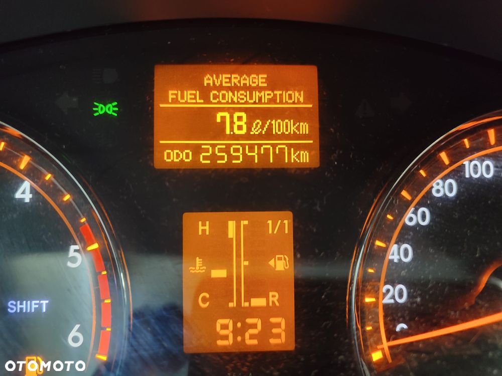 Toyota Avensis - 8